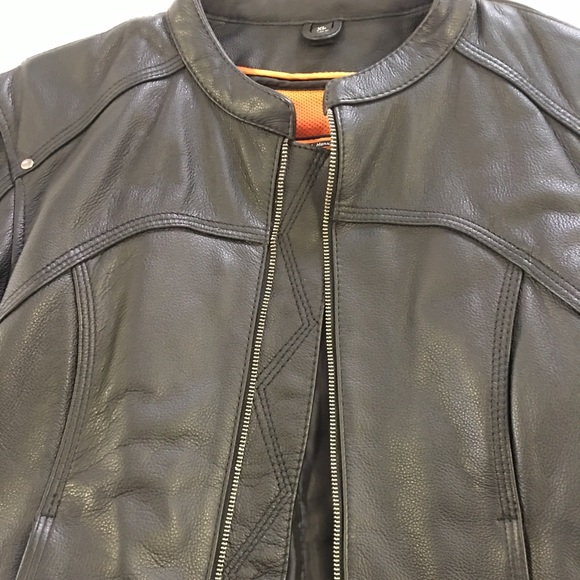 **🎈🎈SALE** Women’s leather jacket.  🎈🎈 - Picture 6 of 8